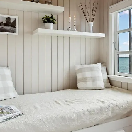 Feriehus Beautiful In With House Sea View