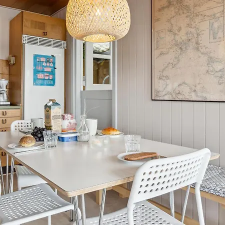 Feriehus Beautiful In With House Sea View